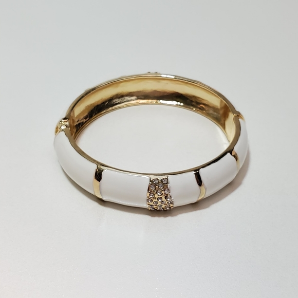 White & Gold Bracelet - Picture 3 of 3